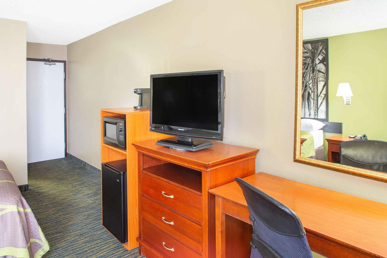 Super 8 By Wyndham Panama City Dış mekan fotoğraf